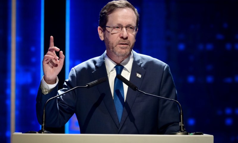 הרצוג: 'אנחנו בצומת דרכים, התהום במרחק נגיעה'