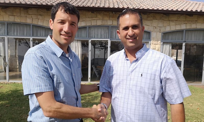 מאבק בבנימין &bull; שרון נגד אבי רואה: "הסכם לגיטימי"