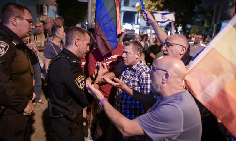 ראש מפלגה ראשון מהאופוזיציה מגנה את המפגינים בת"א