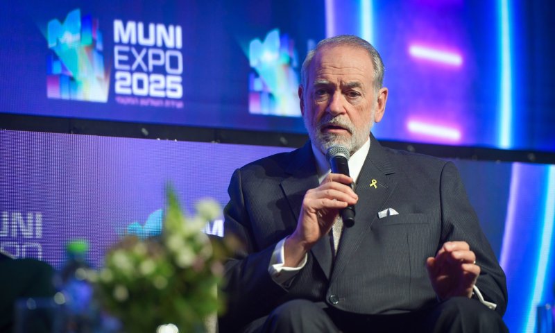 מייק האקבי יוצאה להגנת ישראל: עושה המון למען ארה"ב