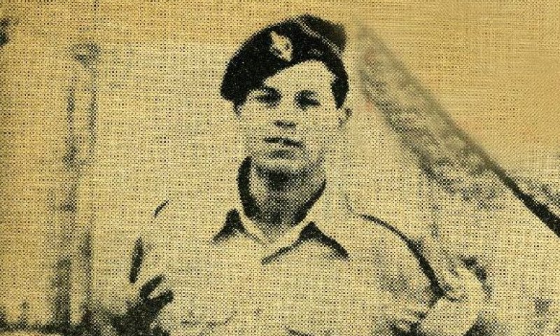 היום בהיסטוריה: נתן קופץ על רימון ומציל את חבריו