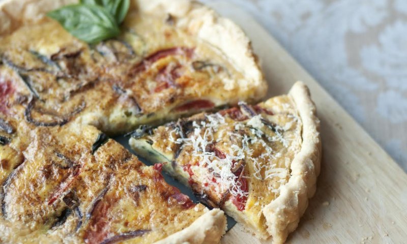 בלי לספור קלוריות: מתכון לטארט בצל חלבי