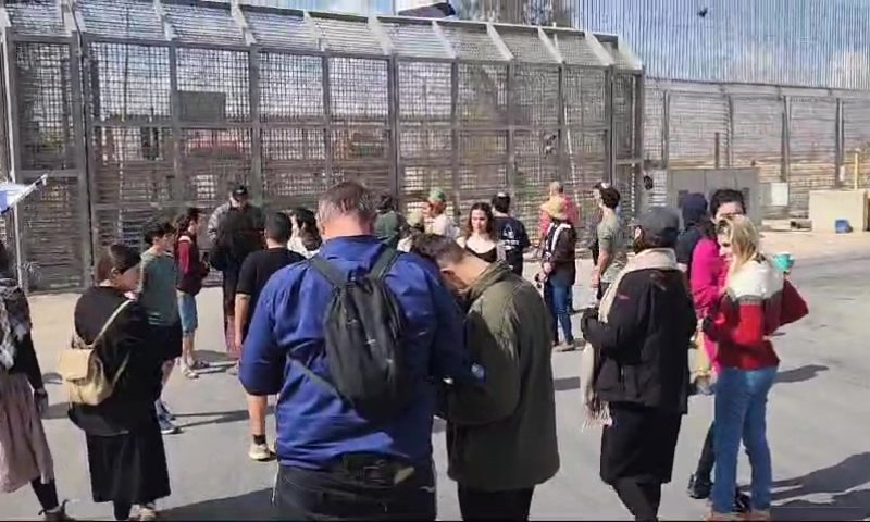 למרות החסימות: המפגינים מונעים כניסת הסיוע לעזה