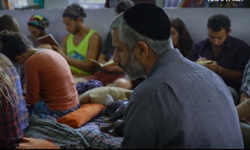 18 שנה אחרי: אביתר בנאי עושה מסע מתקן להודו