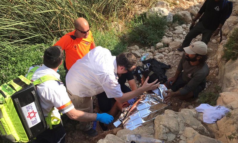 תלמיד ישיבה נפצע כשקפץ מגובה 3 מטר בנחל פרת