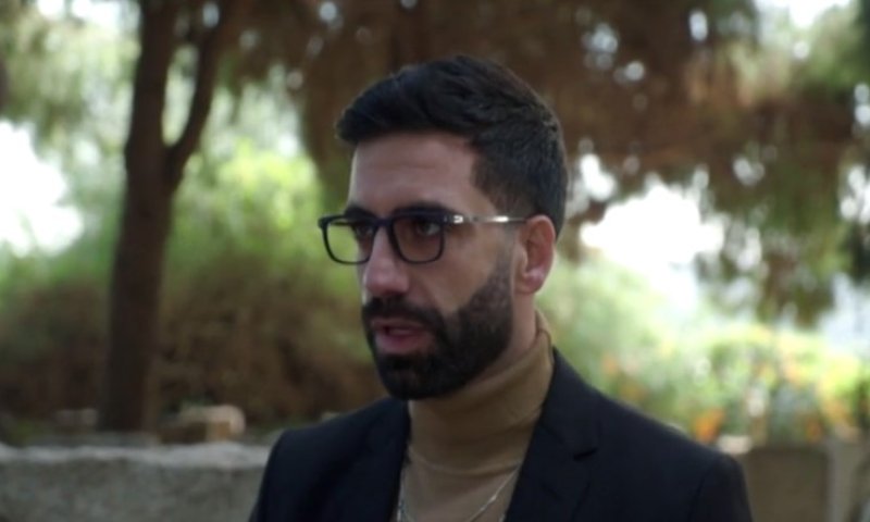 צפו: אליעד נחום מגיע לארץ נהדרת