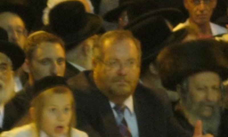 השר הרשקוביץ בחגיגת ל"ג בעומר של חסידות ויז'ניץ