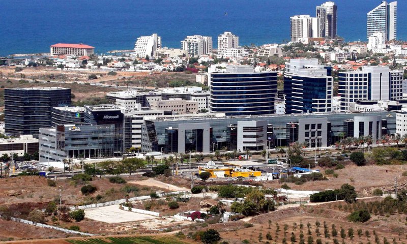 ועד העובדים העניק ספר קידוש, מנכ"ל העירייה נזף