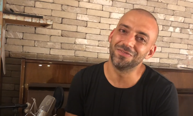 מפתיע: כשעידן רייכל הזמין את הטכנאי לשיר איתו.צפו