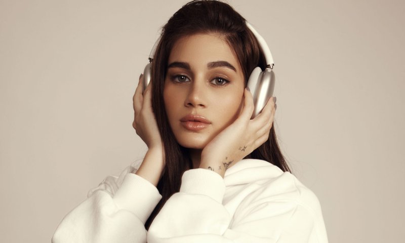 אחרי הפסקה של כמעט שנה: אלה לי בסינגל חדש