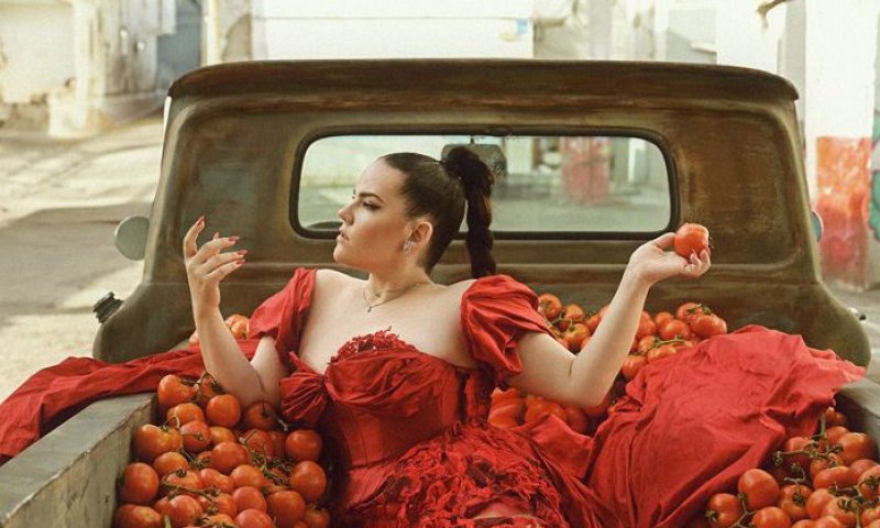 הזמרת הבינלאומית באלבום בכורה חדש בעברית