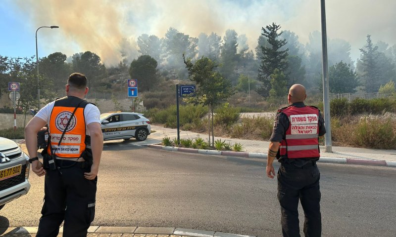 שריפה משתוללת סמוך לכרמיאל: תושבים פונו מהבתים