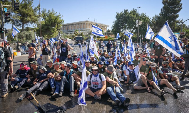 'החיילים נגד נתניהו': כך סיקרו בעולם את המחאות