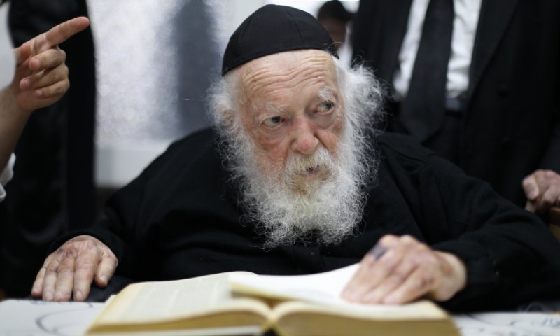"אין מי שיחליף אותו": הרב קנייבסקי הובא למנוחות