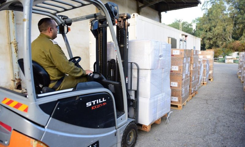 אחרי יממה של עימותים: ישראל מעבירה סיוע הומניטרי לעזה