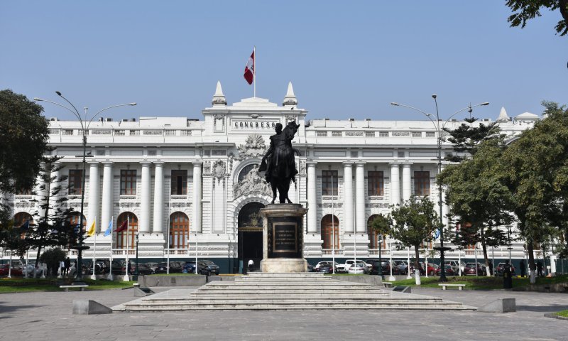אחרי ניסיון ההפיכה: נשיא פרו נעצר והודח