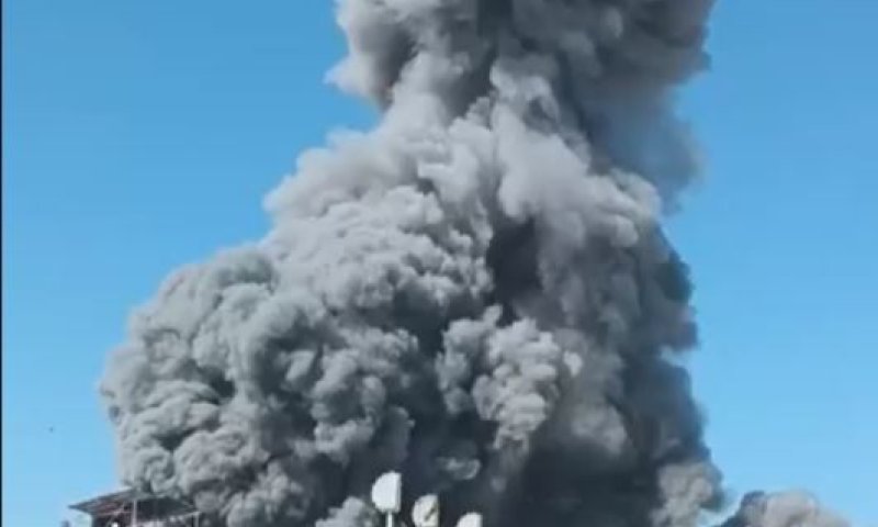 הרוגים ופצועים בתקיפה: פטריית עשן מעל חאן יונס