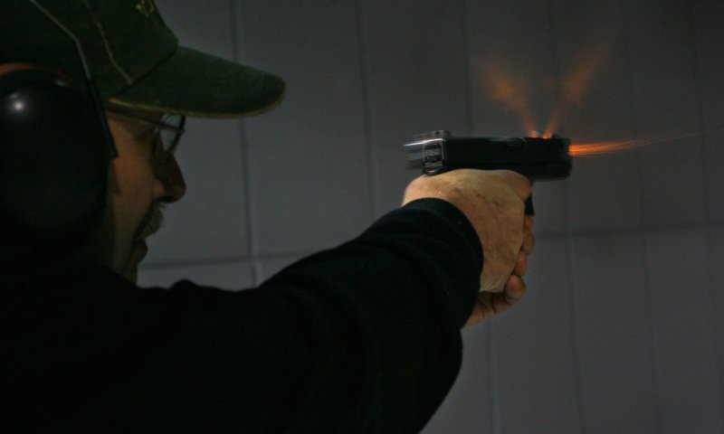 גנב את האקדח של אביו ומכר אותו בטלגרם