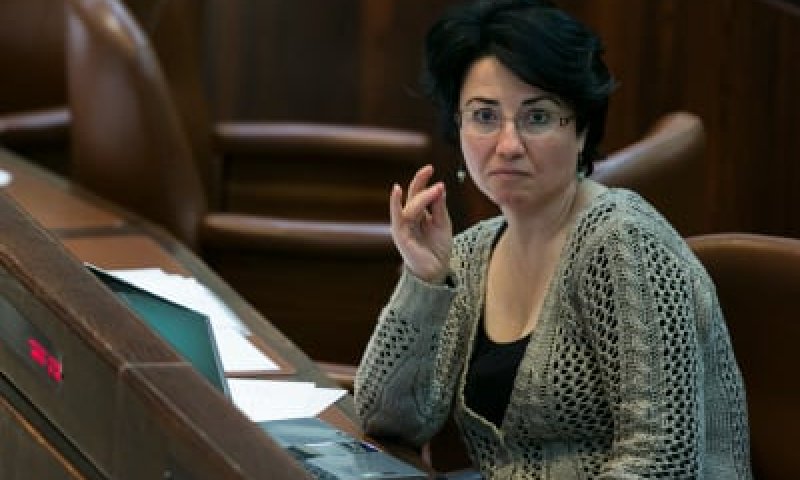 ירון מזוז לזועבי: תחזירי את תעודת הזהות שלך