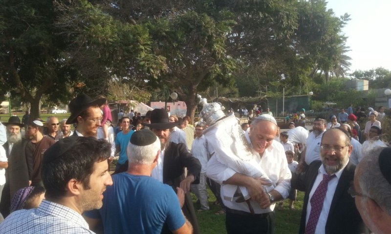 חנוכת בית כנסת והכנסת ס"ת בקיבוץ 'חולית'