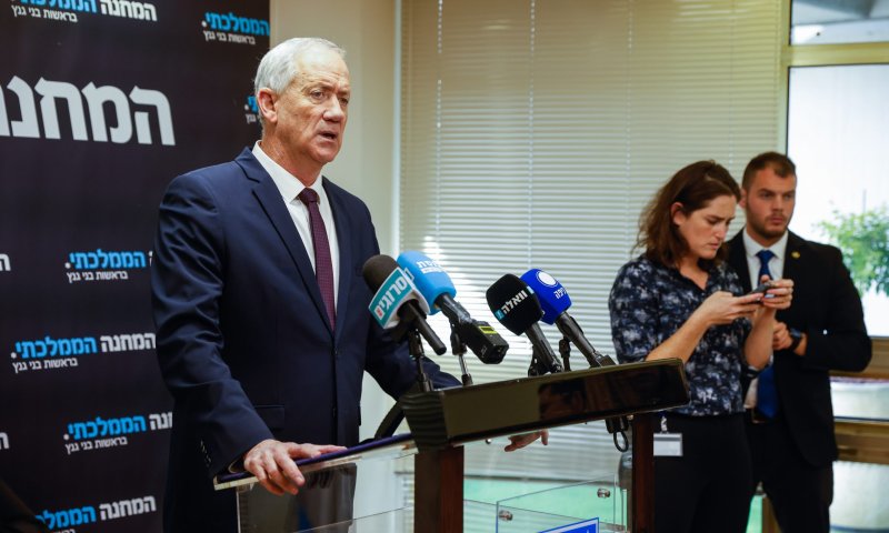 גנץ מאיים: אם הרפורמה תמשיך, המוני ישראל ישבתו