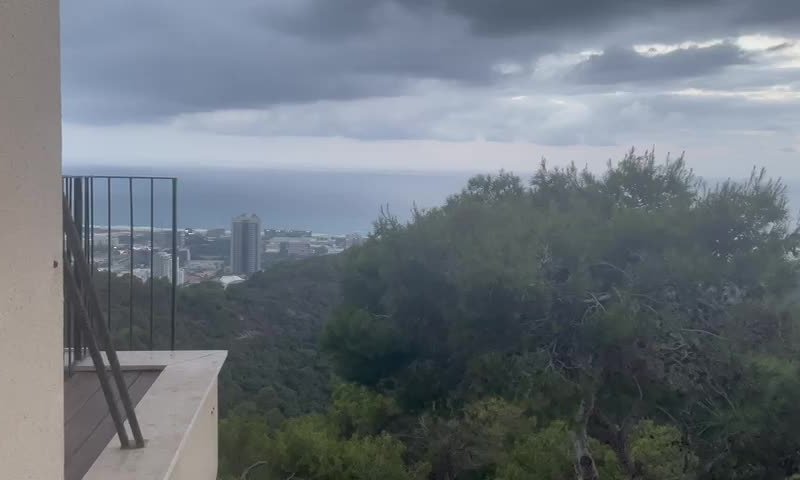 הפתעה בחיפה: גשם קיץ חריג בחודש אוגוסט