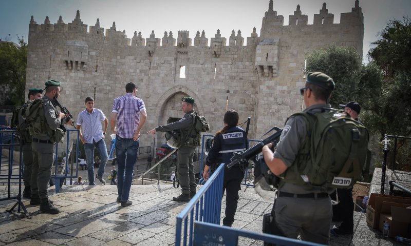 שלושה מחבלים בשער שכם: שוטרת מג"ב נפצעה אנוש
