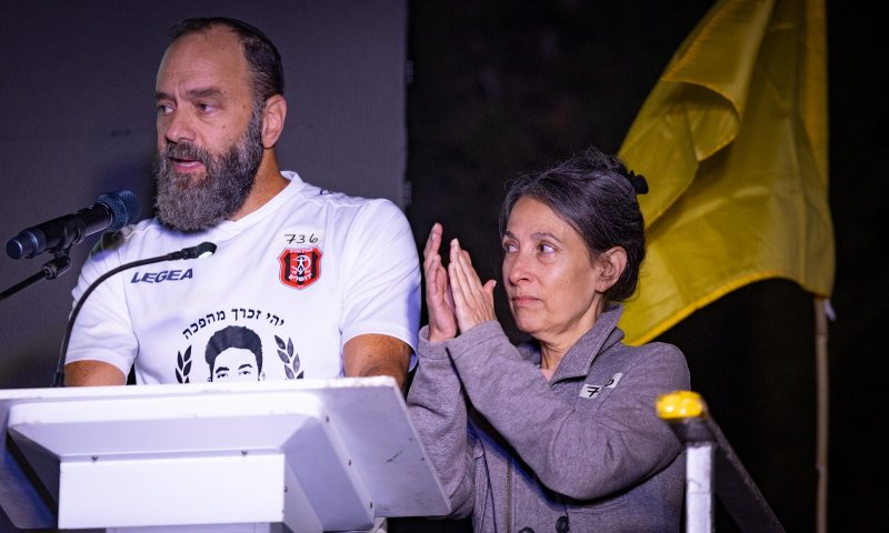 אימו של הירש גולדברג-פולין חושפת: כך אני מדליקה נרות חנוכה