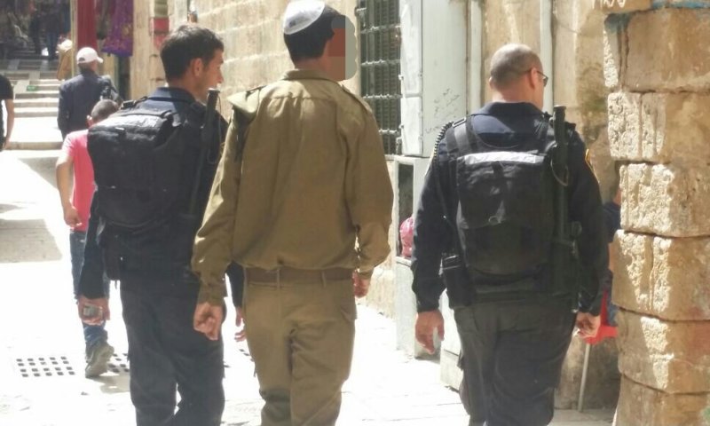 חייל צה"ל נעצר בהר הבית בחשד שקד קידה