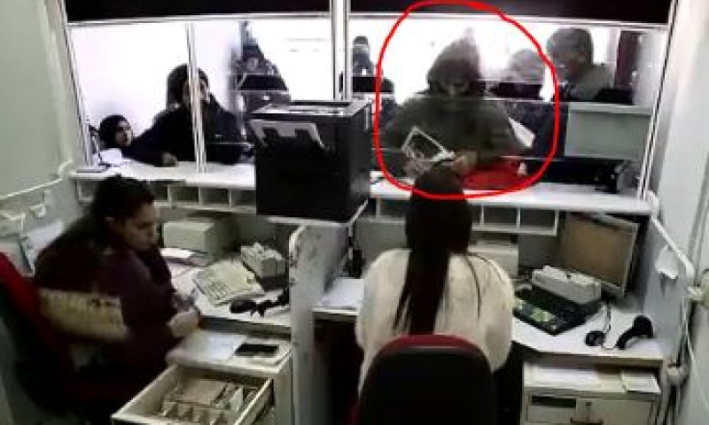 תיעוד: שב"ח מירדן שודד סניף דואר בבאר שבע. צפו