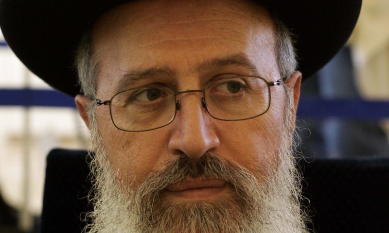 'קולך' לרב אברהם יוסף: מה לגבי גברים המלמדים בנות?