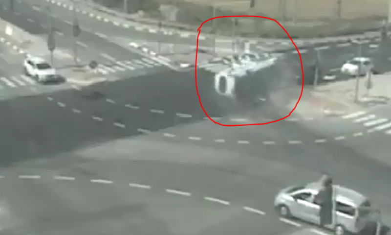 תיעוד: מיניבוס של שב"ס התהפך &ndash; שבעה נפצעו