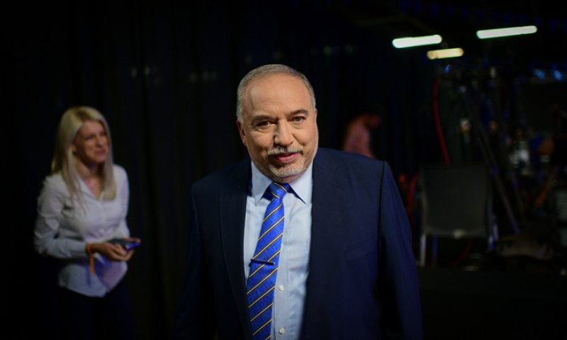 ליברמן ללהט"בים: "נדרוש חקיקת נישואים אזרחיים"