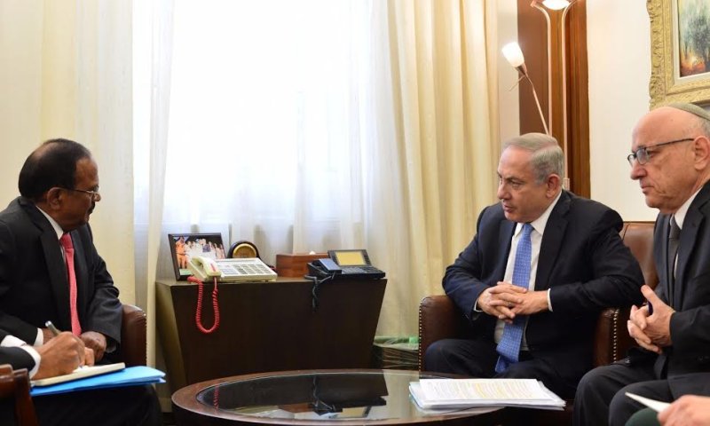 נתניהו נפגש עם היועץ לביטחון לאומי של הודו