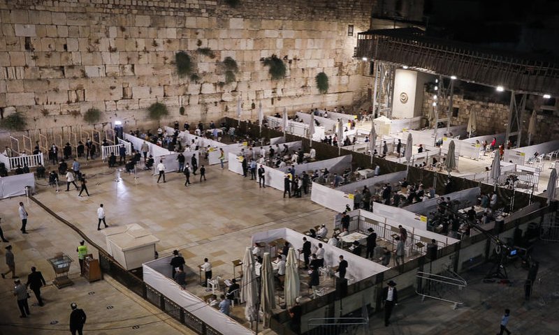 הלכות יום הכיפורים שחל בשבת למנהגי כל העדות