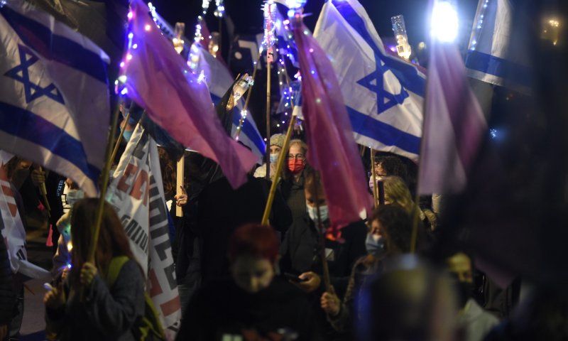 אלו מי שלא גינו את פצצות התאורה עד כה