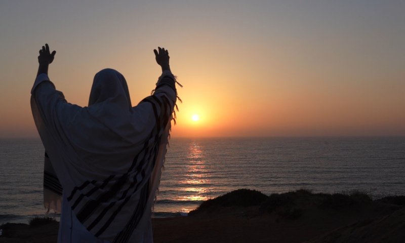 לעולה: מנכ"ל אפריקה ישראל לשעבר בשיר מחאה לימי הקורונה ׀ האזינו