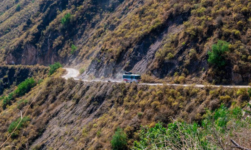 אסון בפרו: 25 בני אדם נהרגו בהתהפכות אוטובוס
