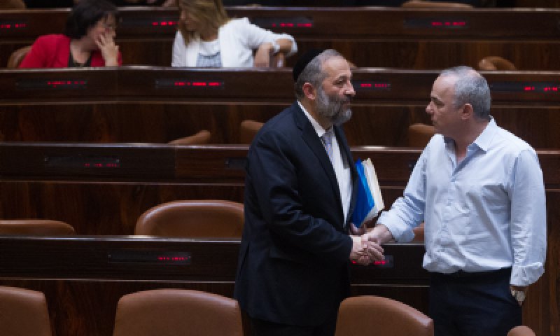 "בגללך הגז באדמה"; עימות בין שטייניץ לדרעי