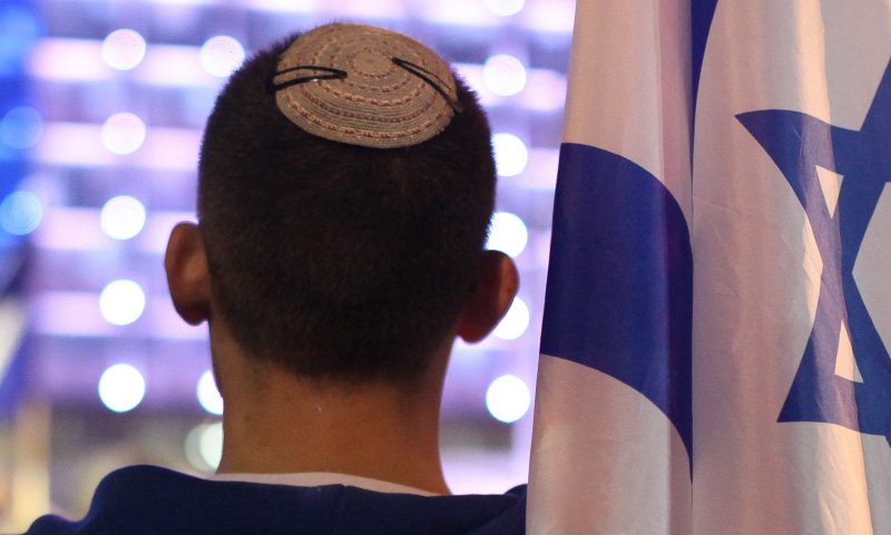 מאז הבחירות, אני מתקשה להסתובב עם כיפה סרוגה