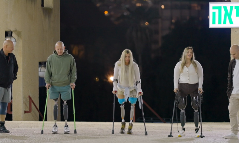 בפעם השלישית: חנוך דאום חוזר למסך