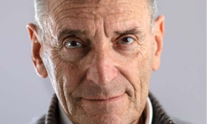 שחקן "הכתר" סטיבן גרייף הלך לעולמו בגיל 78