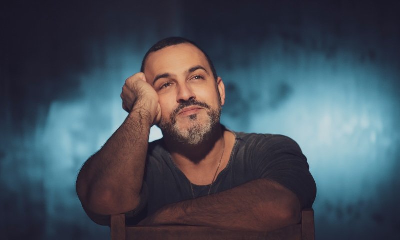 אחרי הלהיט ל"מזל חתולה": קובי אפללו משחרר אלבום חדש