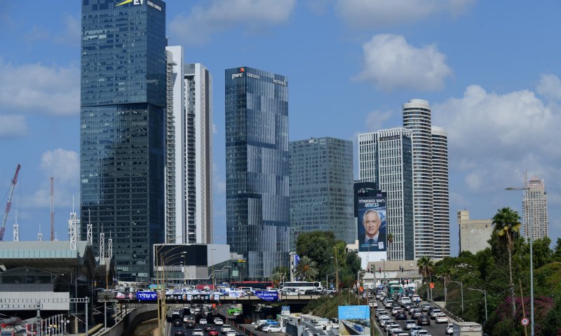מכת מדינה: הפרוטקשן והאיומים הגיעו לתל אביב