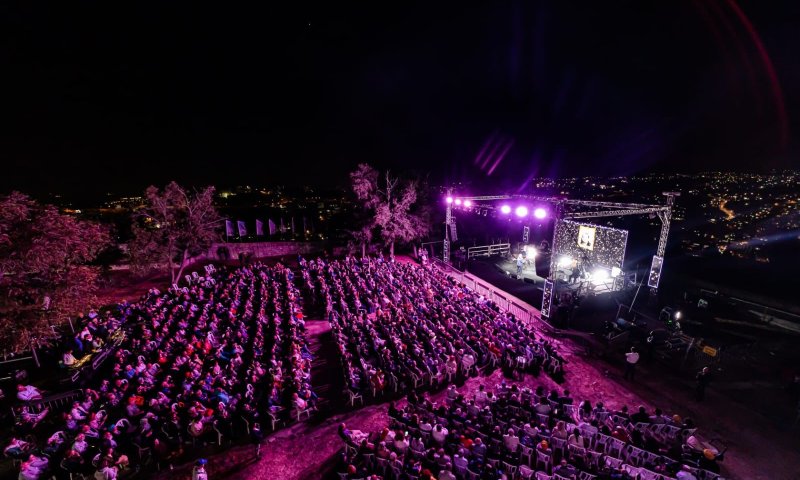 מול חומות העיר העתיקה: יהורם גאון ריגש בהר הזיתים