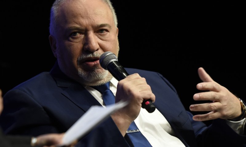 ליברמן נגד תל השומר: מדובר במסע פרסום פרטי