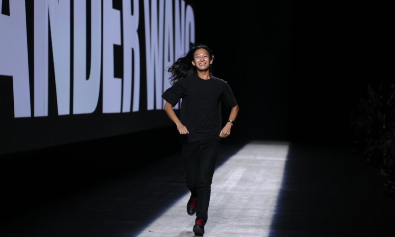 מעצב האופנה אלכסנדר וואנג מואשם בהטרדות מיניות