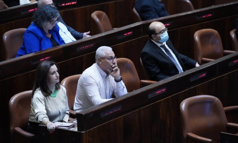 בצל המתיחות בהר הבית: האיום של מאזן גנאים לבנט