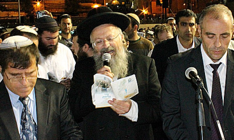 שמע קולנו: עשרים אלף איש ב'סליחות' עם הרב אליהו