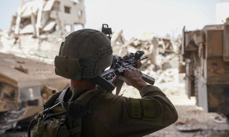 לקראת התמרון: גבעתי נלחמים בפאתי העיר&nbsp;עזה.&nbsp;צפו